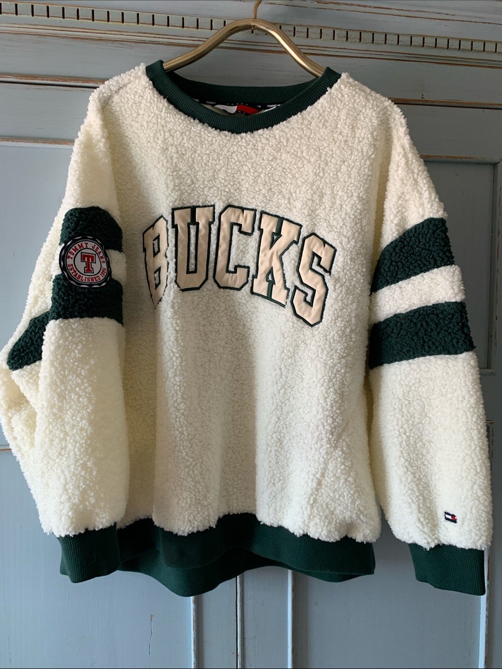 Milwaukee Bucks Tommy Jeans Mindy Sherpa Pullover Sweatshirt Size XL